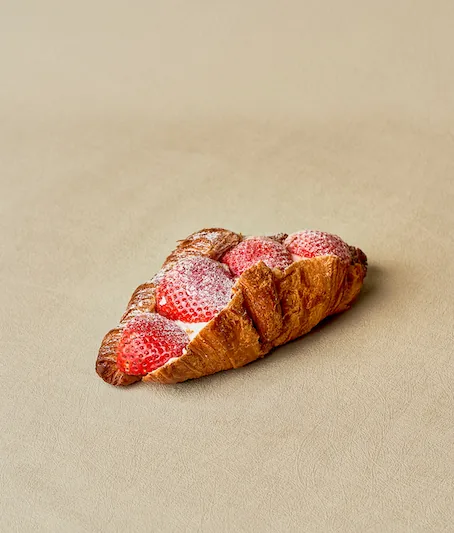 Strawberry croissant from the TOUS les JOURS menu